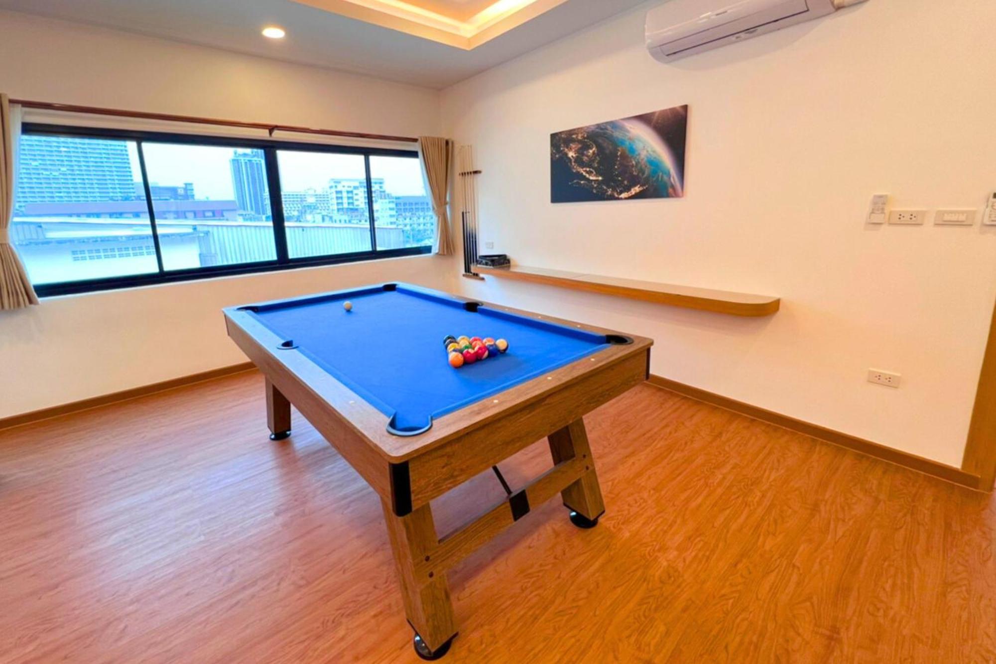 The Lodge Pattaya Exterior photo