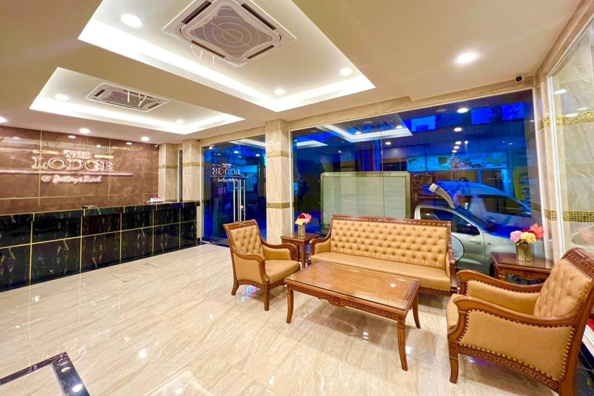 The Lodge Pattaya Exterior photo